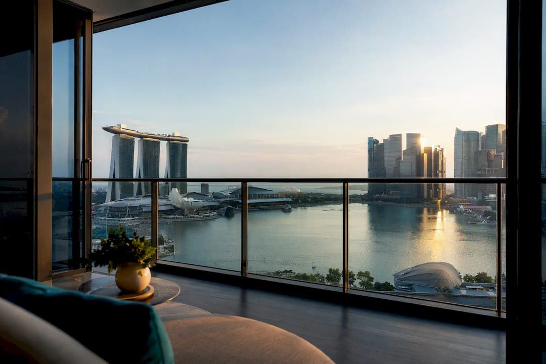 S$232,687 or 15%? What Bay Views Add to District 01 Condo Prices