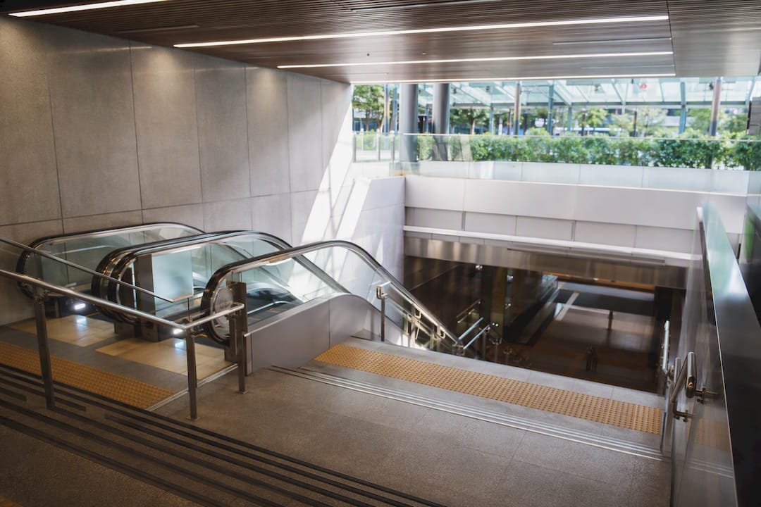 Close walking access to Singapore MRT platform